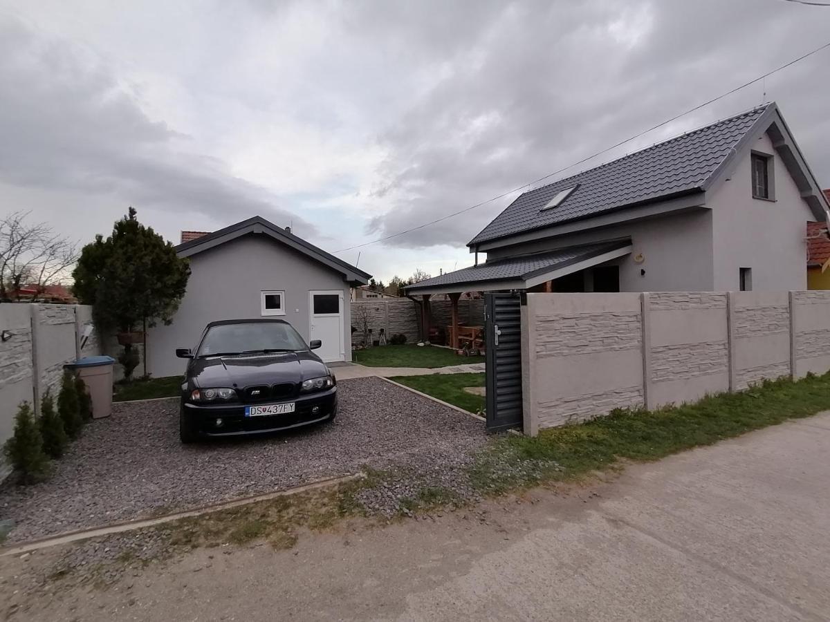 Vikendovy Dom Hlboka Villa Dunajska Streda Luaran gambar