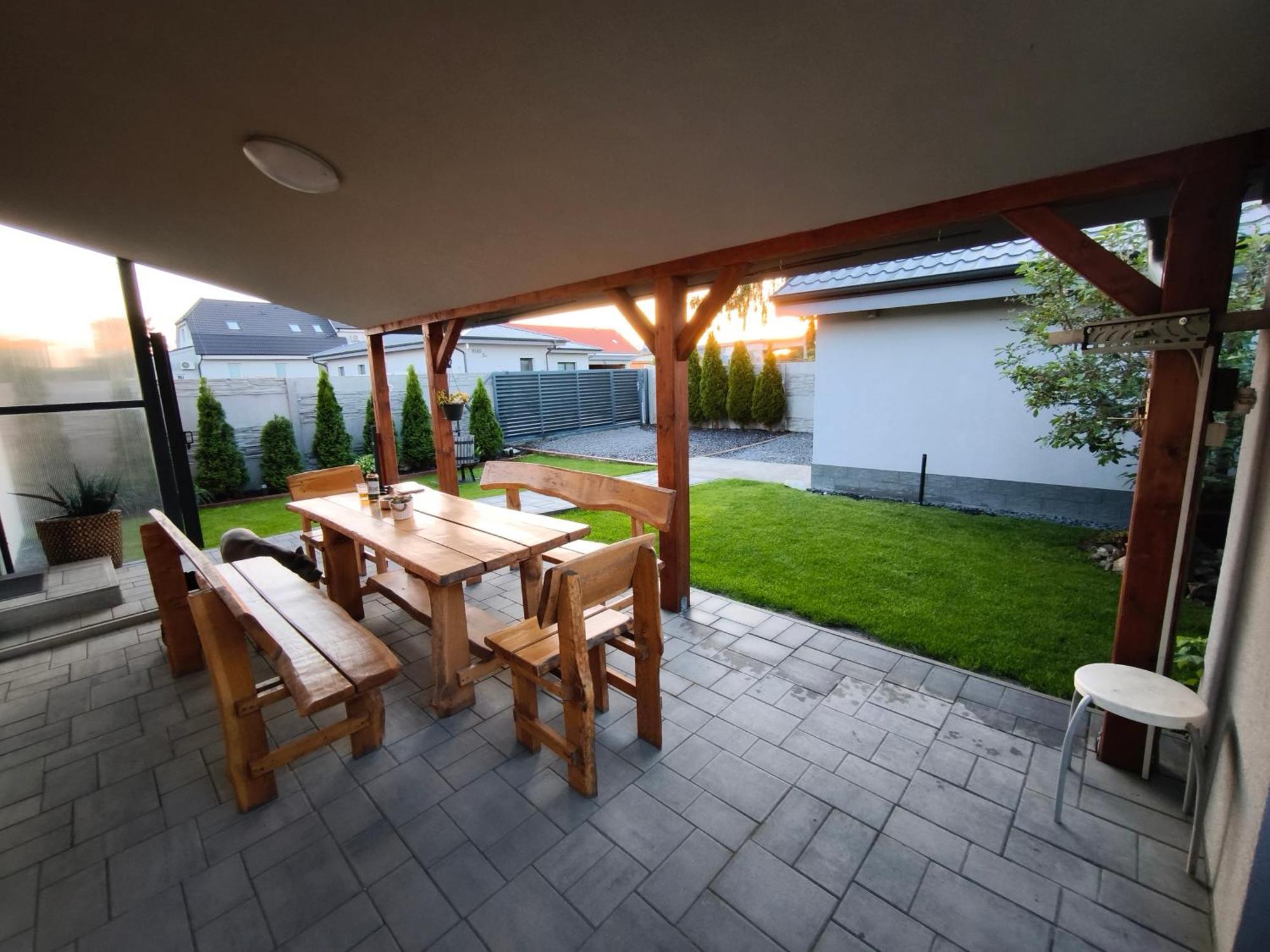 Vikendovy Dom Hlboka Villa Dunajska Streda Luaran gambar