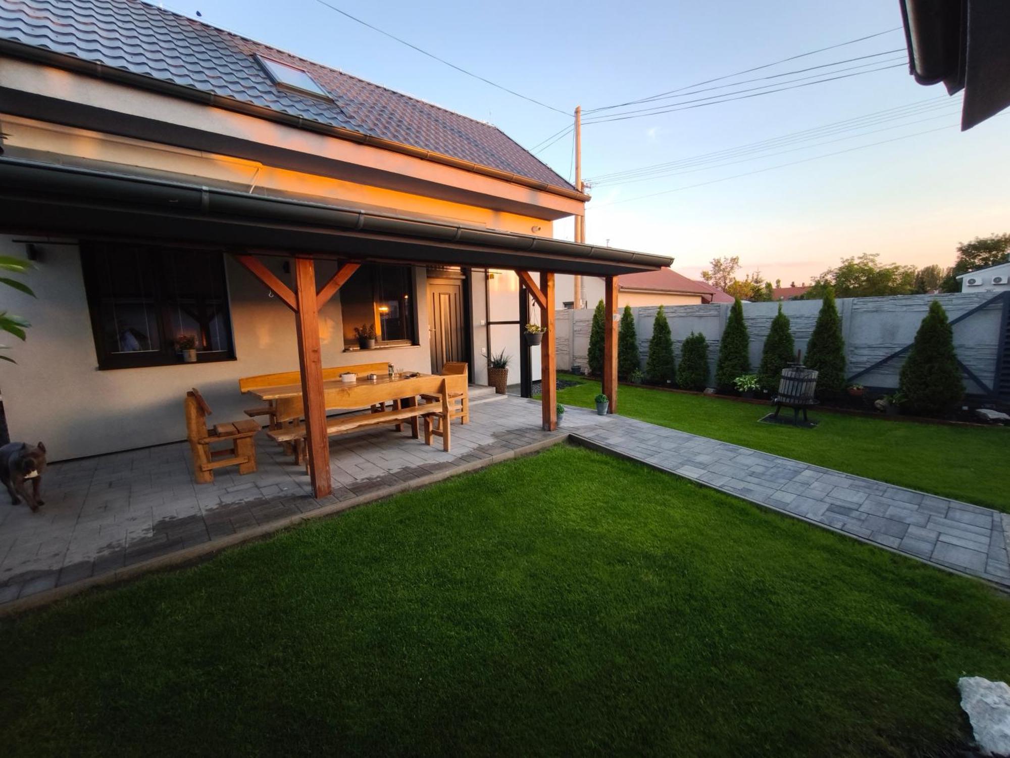 Vikendovy Dom Hlboka Villa Dunajska Streda Luaran gambar